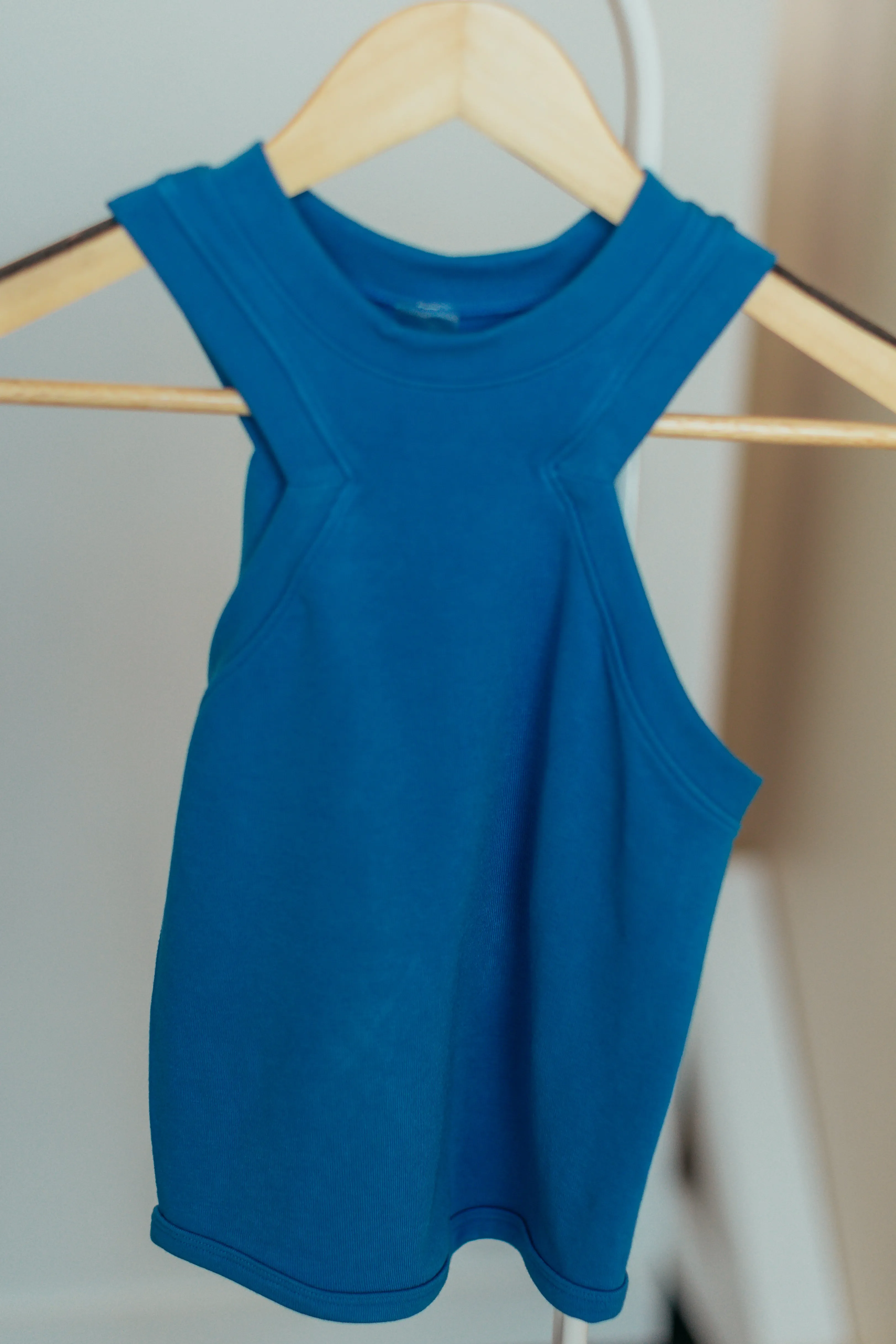 Dynamic Curved Hem Tank - 4 Colors